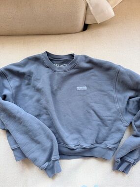 SET Active light blue crewneck with tonal logo patch